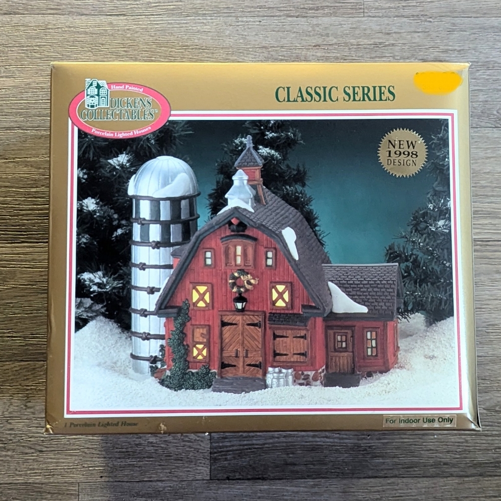New NIB Dickens Collectables 1998 Vintage Santa Christmas Village Barn Decor